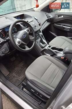Позашляховик / Кросовер Ford Escape 2015 в 