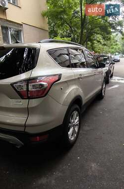 Внедорожник / Кроссовер Ford Escape 2017 в 