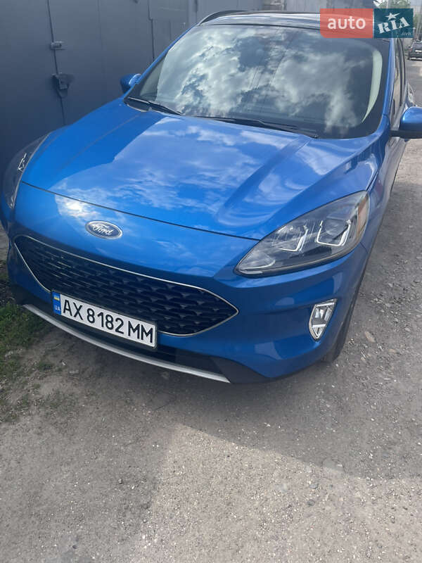Внедорожник / Кроссовер Ford Escape 2019 в 