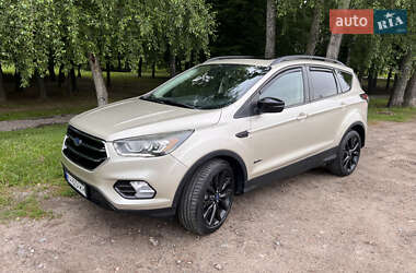 Внедорожник / Кроссовер Ford Escape 2016 в 