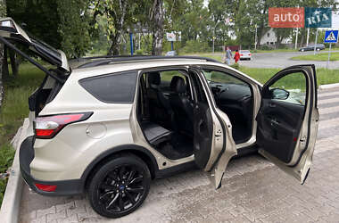 Внедорожник / Кроссовер Ford Escape 2016 в 