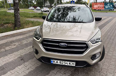 Внедорожник / Кроссовер Ford Escape 2016 в 