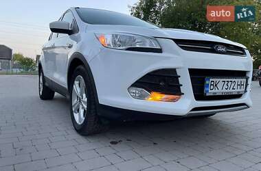 Позашляховик / Кросовер Ford Escape 2015 в 