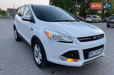 Позашляховик / Кросовер Ford Escape 2015 в 