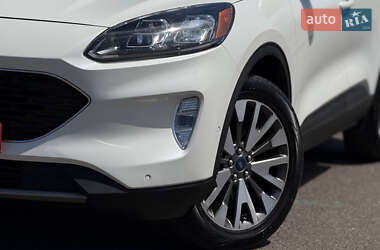 Внедорожник / Кроссовер Ford Escape 2020 в 