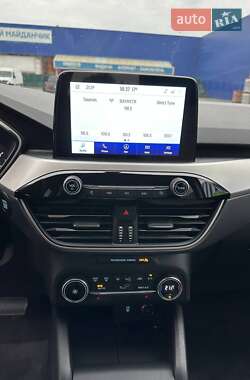 Внедорожник / Кроссовер Ford Escape 2019 в 
