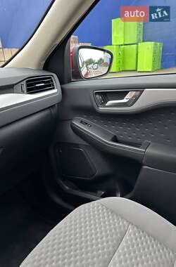 Внедорожник / Кроссовер Ford Escape 2019 в 