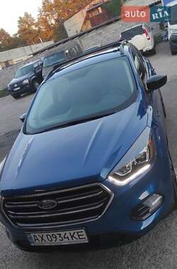 Позашляховик / Кросовер Ford Escape 2017 в 