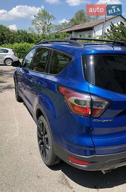 Позашляховик / Кросовер Ford Escape 2017 в 