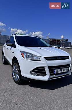Позашляховик / Кросовер Ford Escape 2015 в 