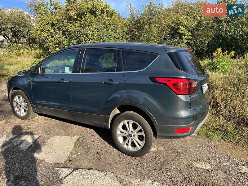 Внедорожник / Кроссовер Ford Escape 2018 в Львове