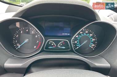 Внедорожник / Кроссовер Ford Escape 2014 в 