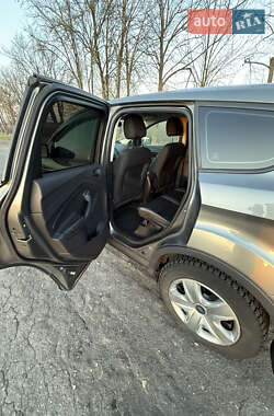 Позашляховик / Кросовер Ford Escape 2014 в 