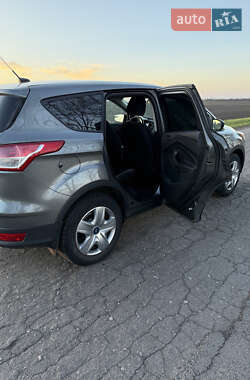 Позашляховик / Кросовер Ford Escape 2014 в 