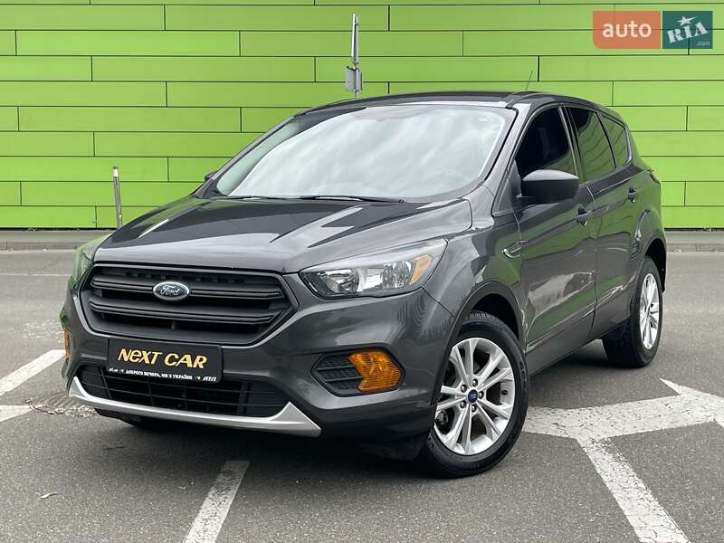 Внедорожник / Кроссовер Ford Escape 2018 в 