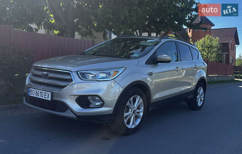 Позашляховик / Кросовер Ford Escape 2018 в 