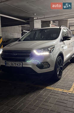 Внедорожник / Кроссовер Ford Escape 2017 в 