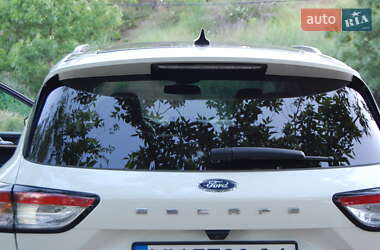 Внедорожник / Кроссовер Ford Escape 2021 в 