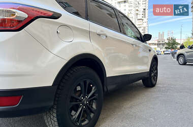 Внедорожник / Кроссовер Ford Escape 2017 в 