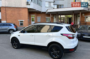 Внедорожник / Кроссовер Ford Escape 2017 в 