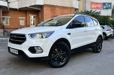 Внедорожник / Кроссовер Ford Escape 2017 в 