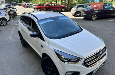Внедорожник / Кроссовер Ford Escape 2017 в 