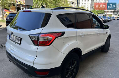 Внедорожник / Кроссовер Ford Escape 2017 в 