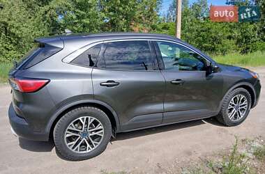Внедорожник / Кроссовер Ford Escape 2020 в 