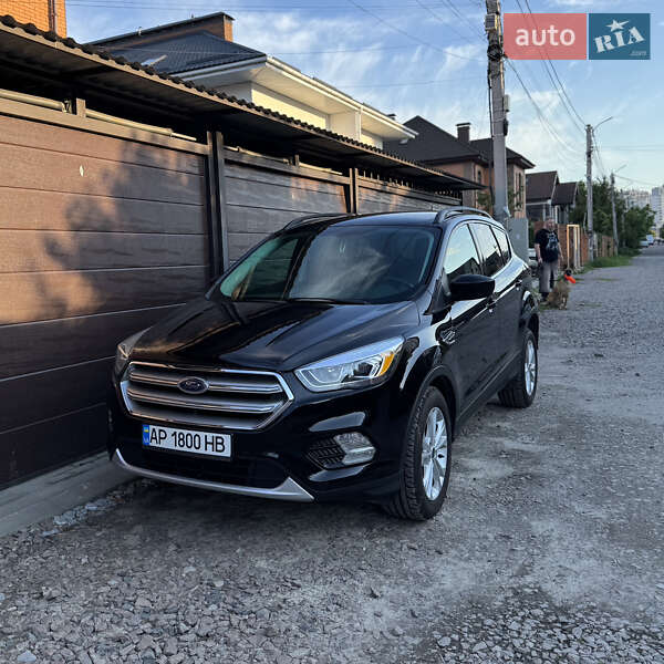 Внедорожник / Кроссовер Ford Escape 2019 в 
