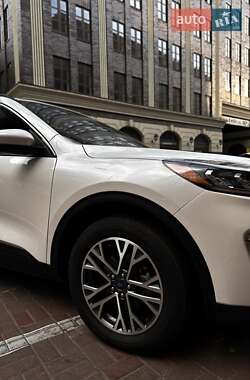Внедорожник / Кроссовер Ford Escape 2019 в 
