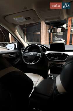 Внедорожник / Кроссовер Ford Escape 2019 в 