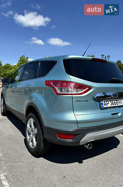 Внедорожник / Кроссовер Ford Escape 2012 в 