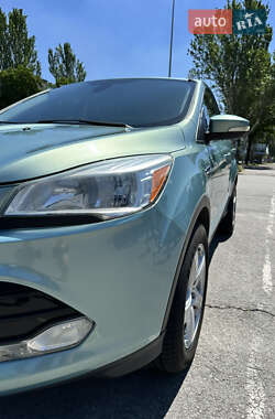 Внедорожник / Кроссовер Ford Escape 2012 в 