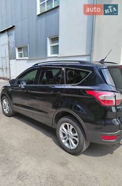 Внедорожник / Кроссовер Ford Escape 2018 в 