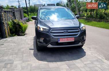 Внедорожник / Кроссовер Ford Escape 2018 в 
