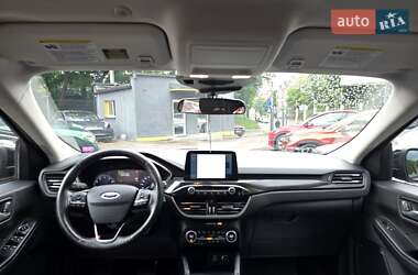 Внедорожник / Кроссовер Ford Escape 2021 в 