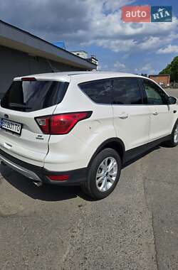 Позашляховик / Кросовер Ford Escape 2019 в 