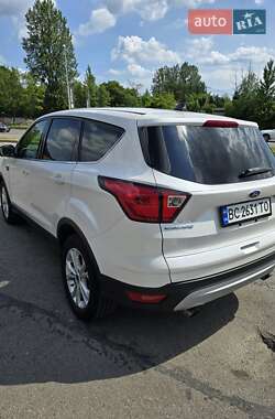 Позашляховик / Кросовер Ford Escape 2019 в 