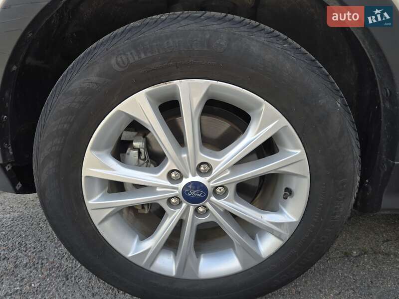 Внедорожник / Кроссовер Ford Escape 2019 в Львове
