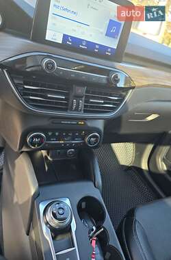 Внедорожник / Кроссовер Ford Escape 2019 в 