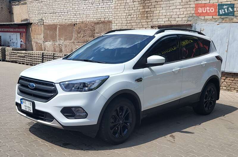 Позашляховик / Кросовер Ford Escape 2016 в Кривому Розі