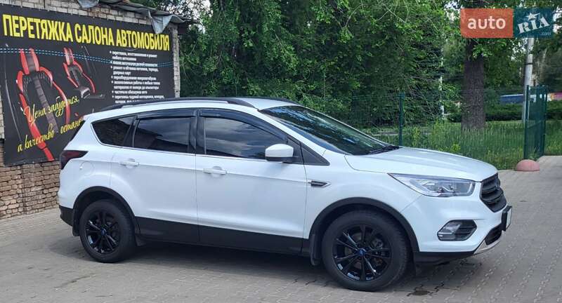Позашляховик / Кросовер Ford Escape 2016 в Кривому Розі
