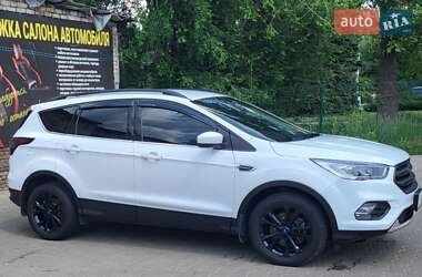 Внедорожник / Кроссовер Ford Escape 2016 в 