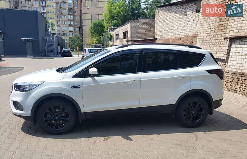 Позашляховик / Кросовер Ford Escape 2016 в Кривому Розі