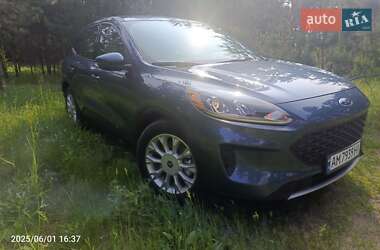Позашляховик / Кросовер Ford Escape 2020 в 