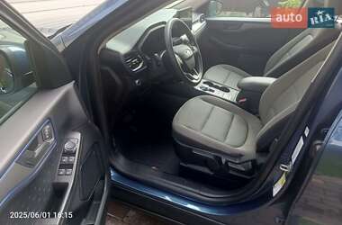 Позашляховик / Кросовер Ford Escape 2020 в 