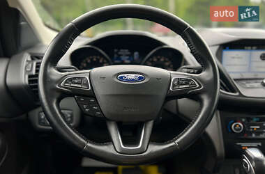 Внедорожник / Кроссовер Ford Escape 2018 в 