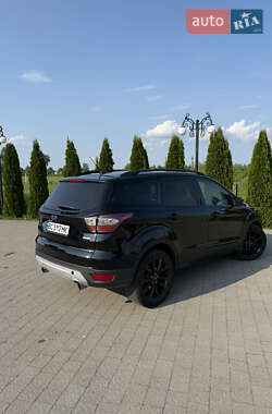 Внедорожник / Кроссовер Ford Escape 2017 в 