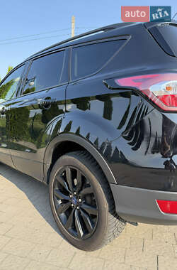 Внедорожник / Кроссовер Ford Escape 2017 в 
