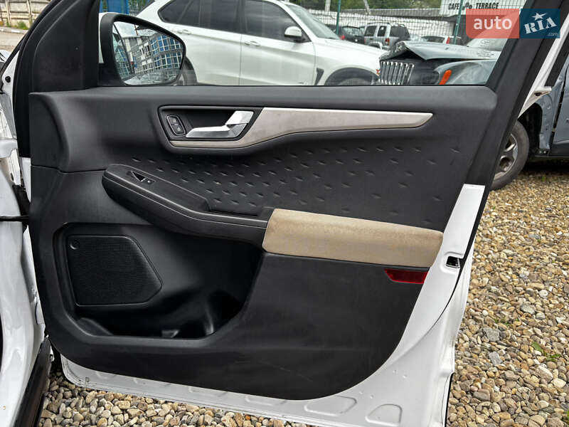 Внедорожник / Кроссовер Ford Escape 2020 в Стрые